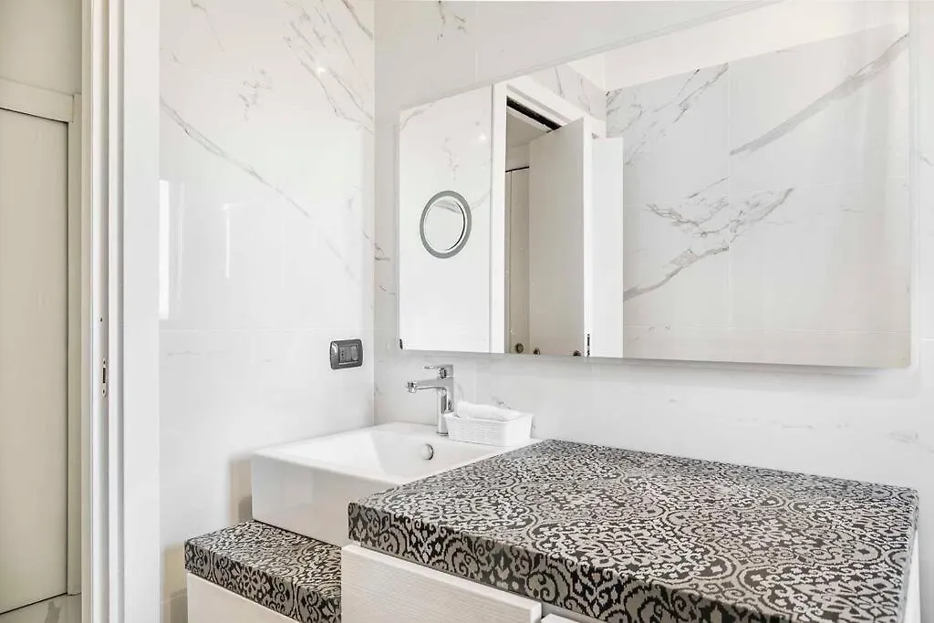 Lejlighed Jacuzzi Duomo Suites - Free Parcking Ac Wi-Fi Milano
