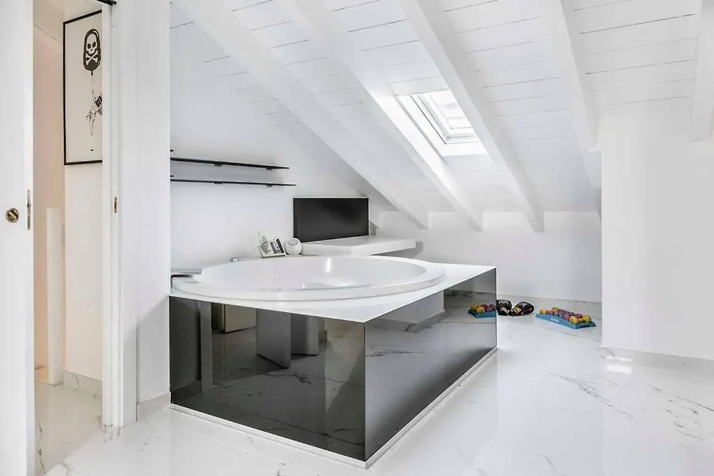 Jacuzzi Duomo Suites - Free Parcking Ac Wi-Fi Milano Italien
