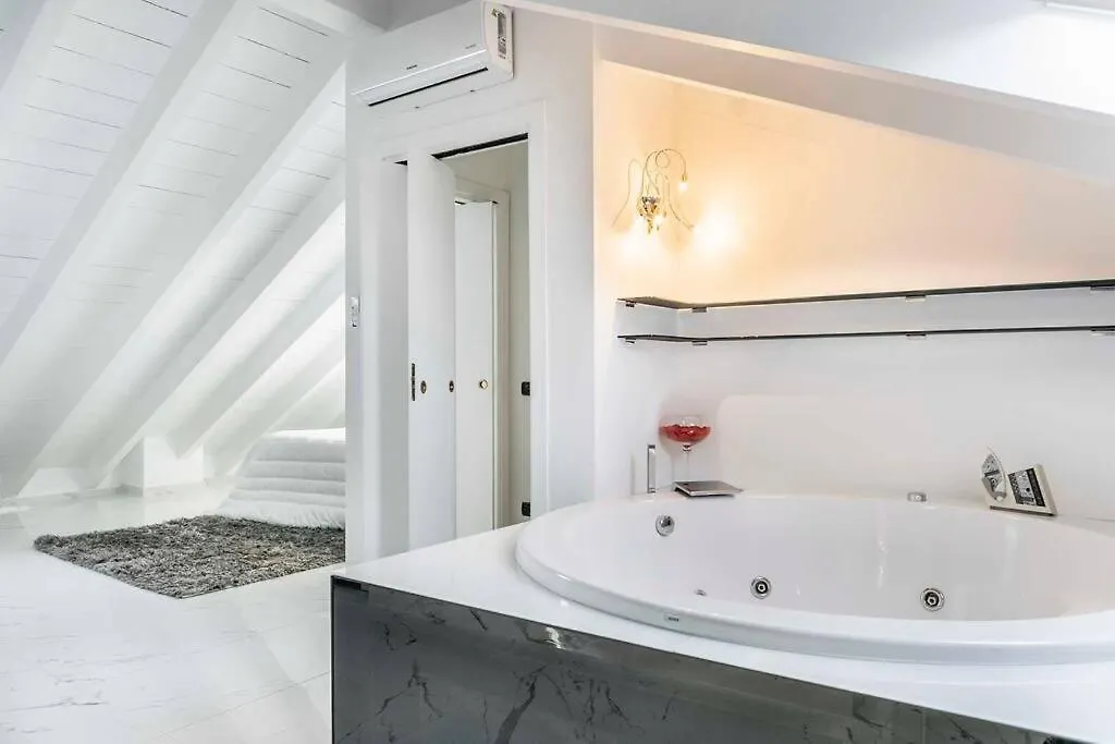 Jacuzzi Duomo Suites - Free Parcking Ac Wi-Fi Milano